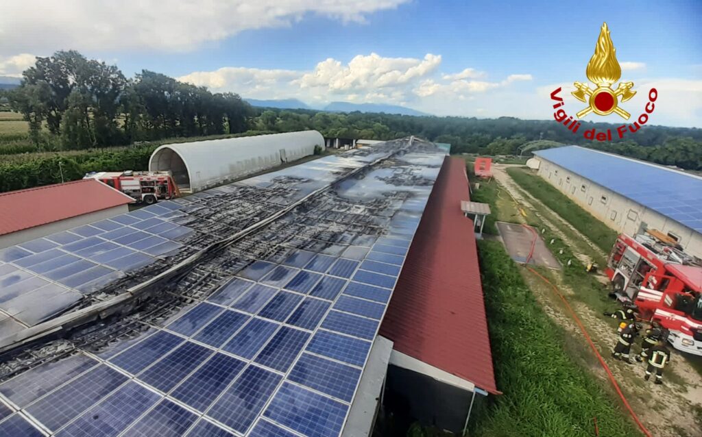Feuer, Photovoltaik-Anlage, Geflügelfarm, Italien